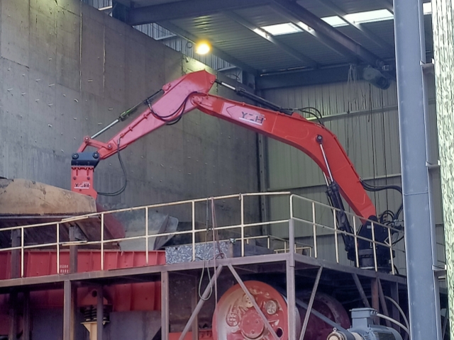 What is a Pedestal Breaker? An Expert's Guide to Crusher Productivity