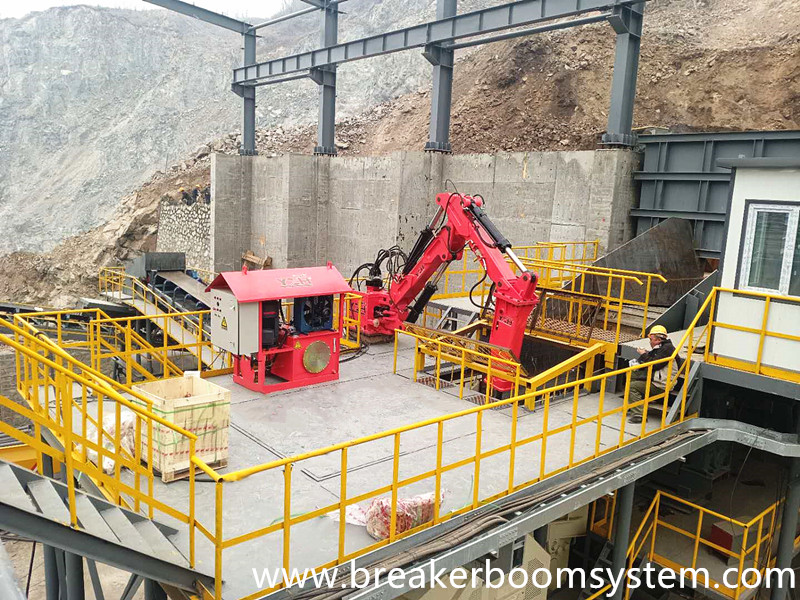 YZH Pedestal Boom System Was Installed At Hopper of Metso C160 Jaw Crusher