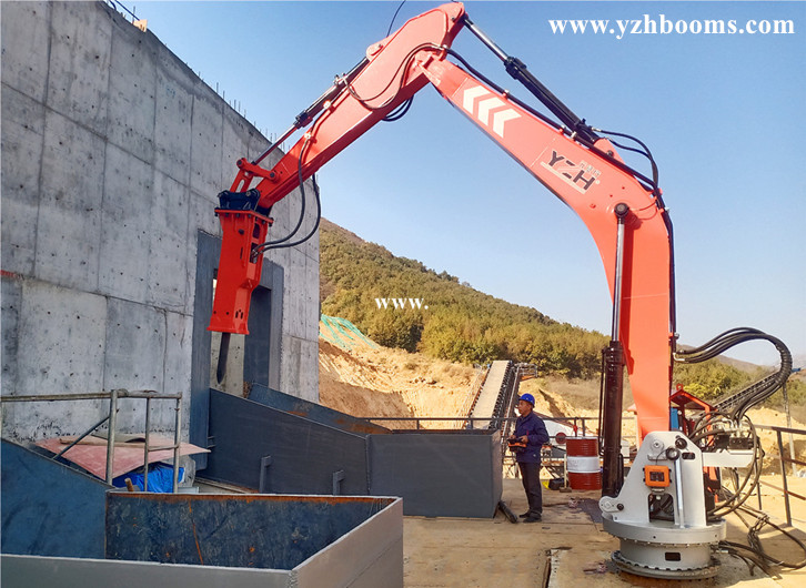 A Pedestal Boom System Can Simultaneously Break Boulders Which Blocked The Hopper Of Two Jaw Crushers-4