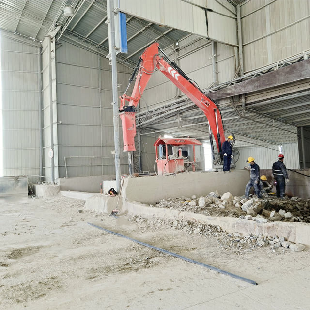 YZH Stationary Pedestal Rockbreaker Boom System Mounted at Gyratory Crusher Cavity