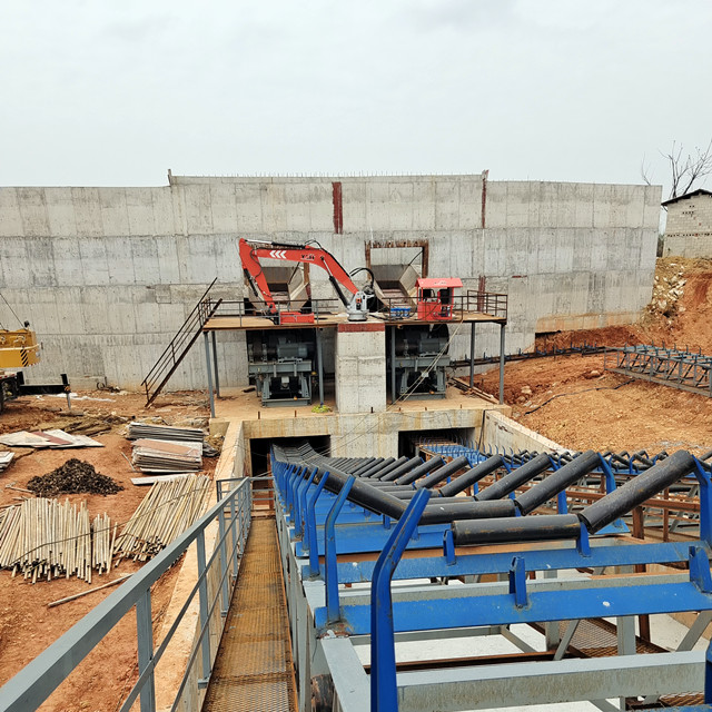 YZH WH Series Stationary Rockbreaker System Mounted at Jaw Crusher Inlet