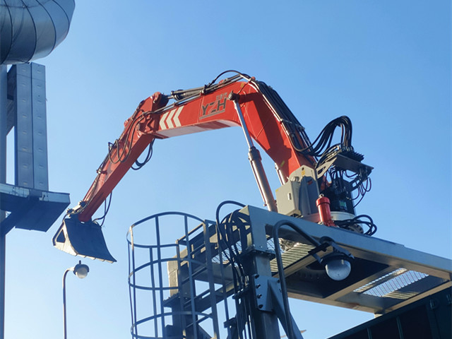 pedestal boom system