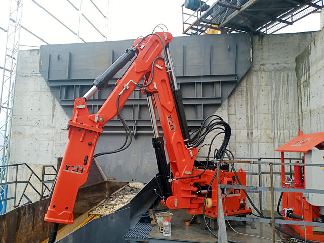 pedestal boom system