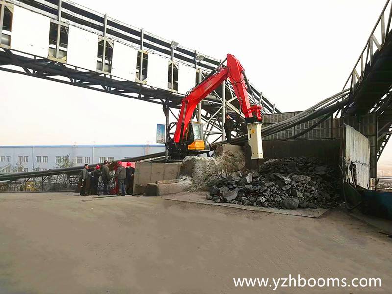 Fixed Type Hydraulic Rockbreakers Boom System Runs In Very Good Working Condition On Site