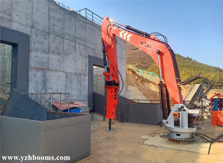 A Pedestal Boom System Can Simultaneously Break Boulders Which Blocked The Hopper Of Two Jaw Crushers-5