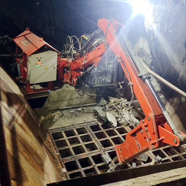 YZH Cabin-Controlled Pedestal Rock Breaker Boom Systems at Underground Environment