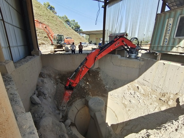 pedestal boom system