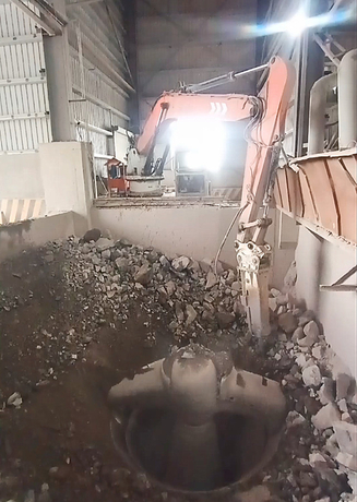 Rockbreaker Boom System For Gyratory Crushers-1.jpg