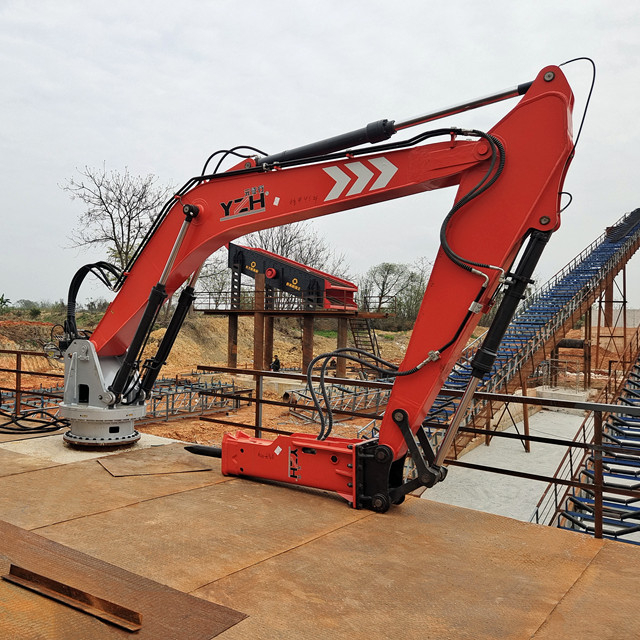 YZH WH Series Stationary Rockbreaker System Mounted at Jaw Crusher Inlet