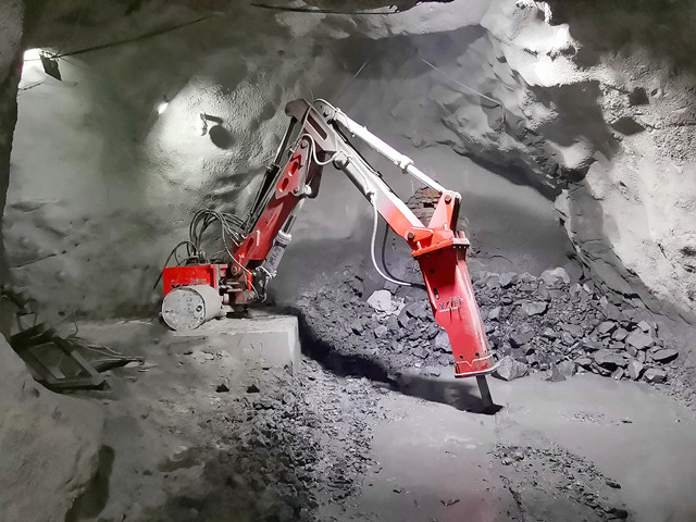 YZH Rockbreaker Boom System Was Successfully Installed In Hami Underground Mine