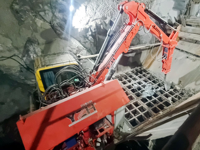 pedestal boom system