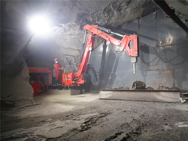 How Can A Mining Make Sure The Pedestal Rock Breaker Booms System They Choose Is the Best?
