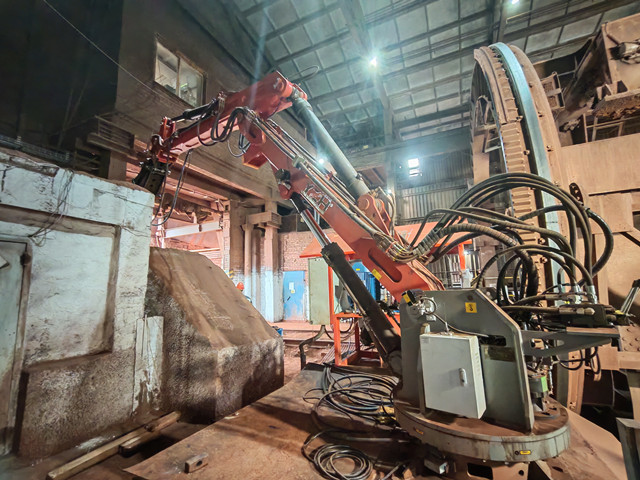 rock breaker boom system.jpg