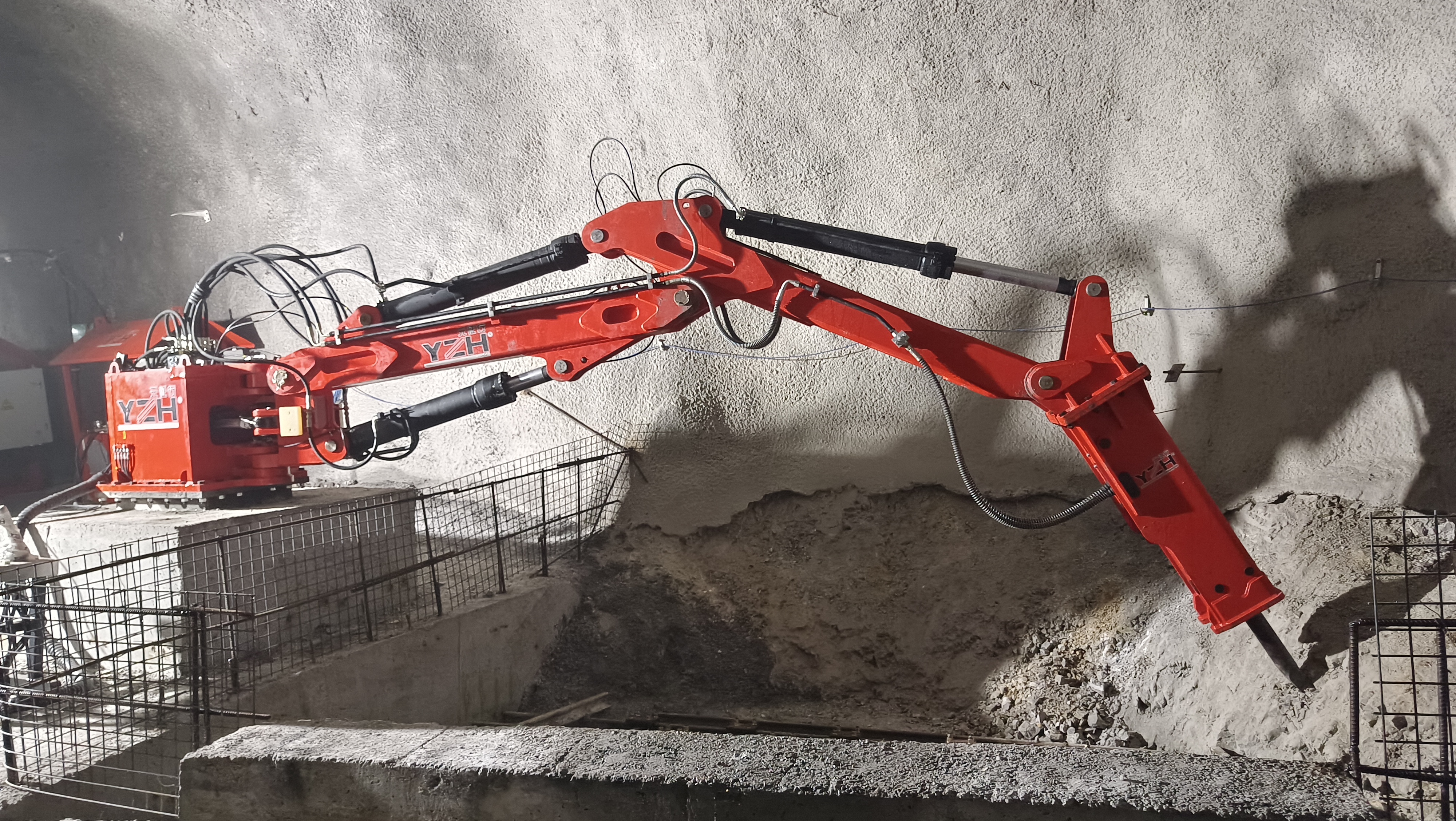 BB450 Fixed Rockbreaker Boom for Underground Copper Mine in Australia