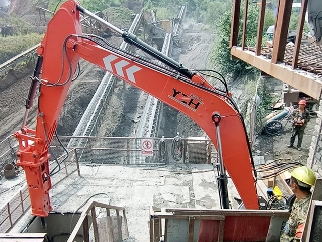 static rockbreaker_681_511_659_494_637_478.jpg