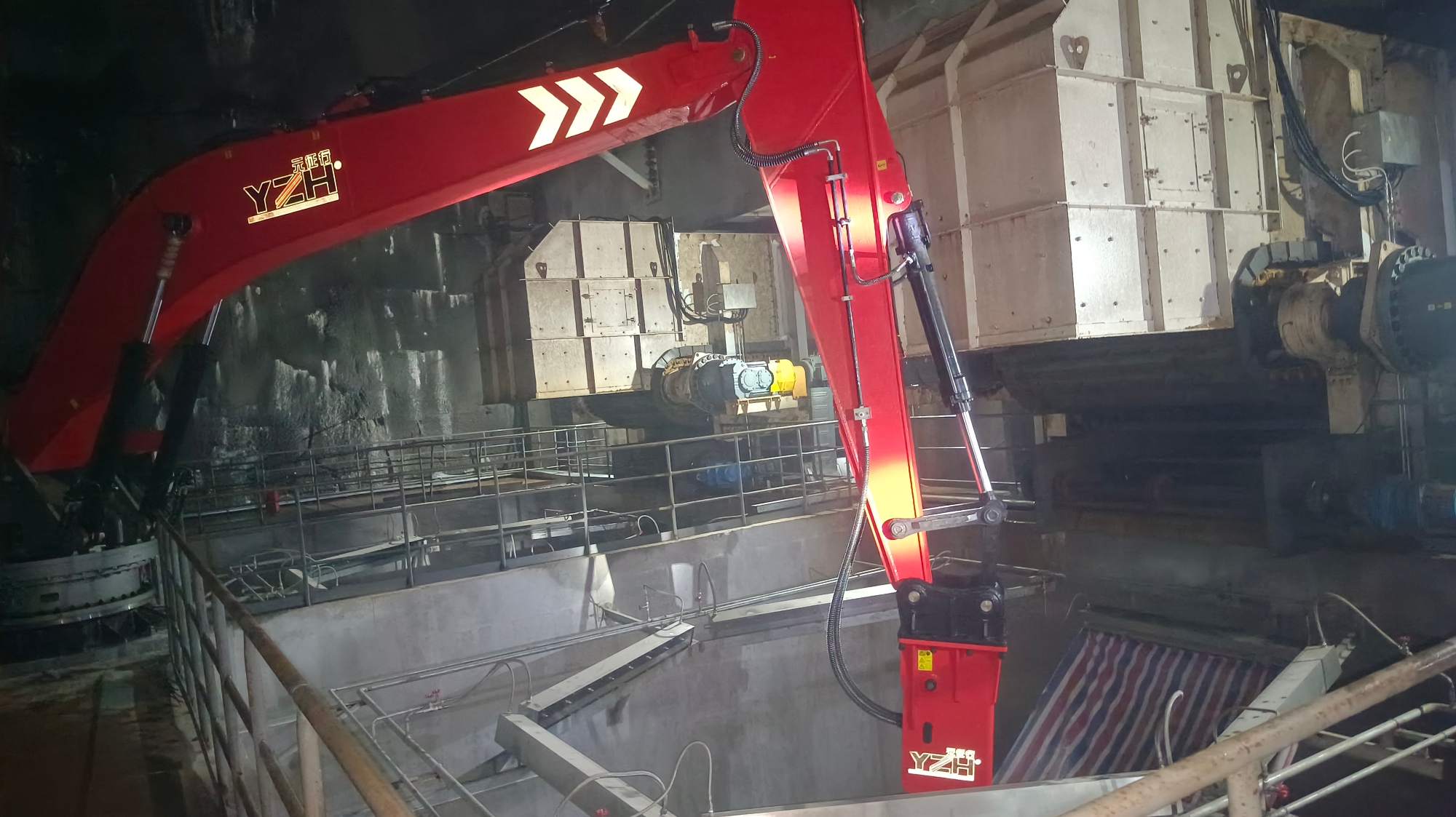 Eliminating Crusher Blockages at a Zambia Copper Mine with the WHA460 Rockbreaker Boom