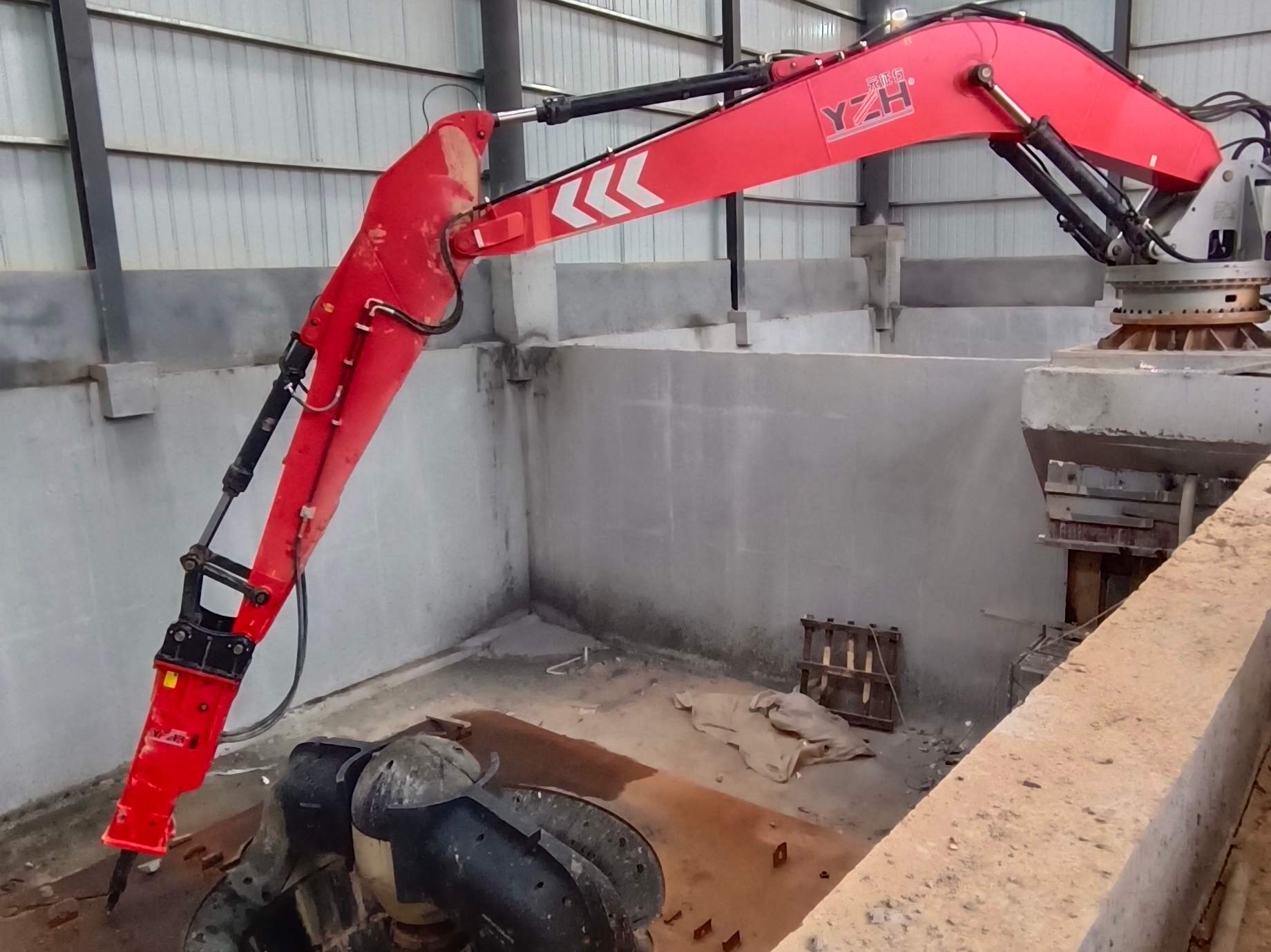 Keeping Indonesia's Aggregate Lines Running: The WHB750 Fixed Hydraulic Rockbreaker in Action