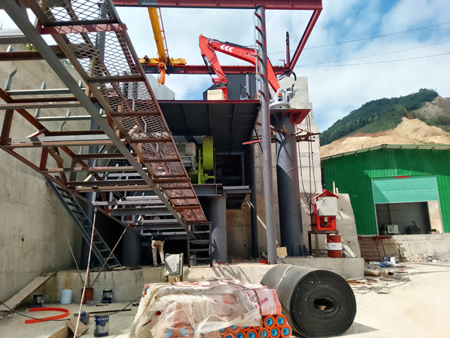 pedestal rock breaker boom system.jpg